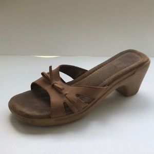 White mountain tan heels - size 8